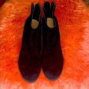 BCBG ankle boots 🥾